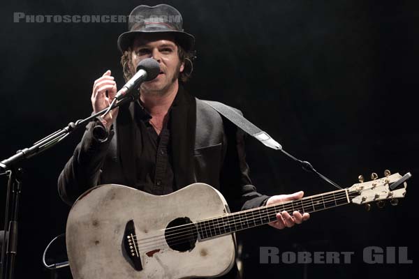 GAZ COOMBES - 2015-06-24 - PARIS - Place de la Republique - Gareth Michael Coombes